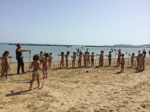 NordicWalking_bambini_spiaggia_2014_15